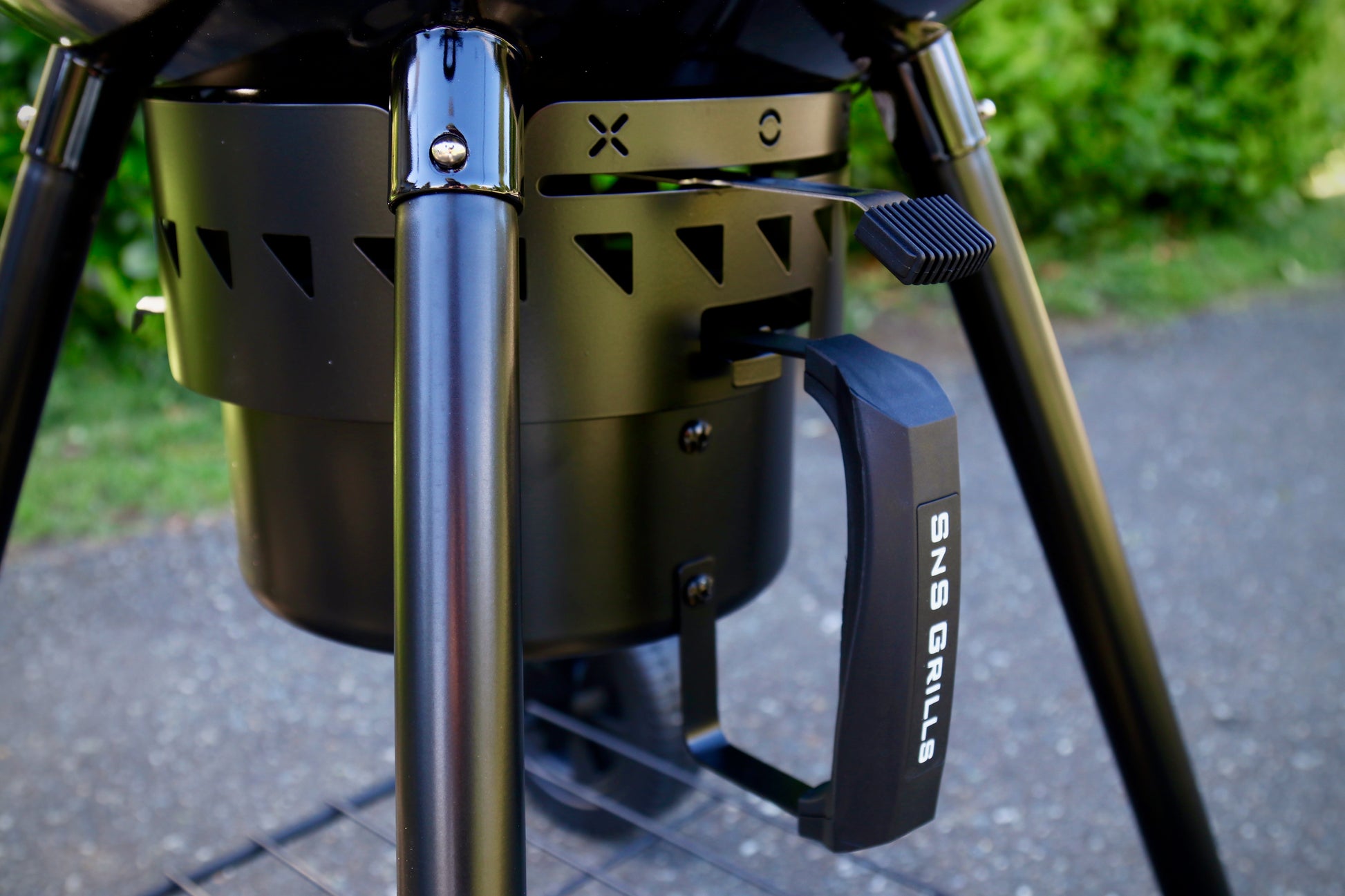 Slow 'N Sear® 22" Black Edition Charcoal Kettle Grill - Ash Catcher